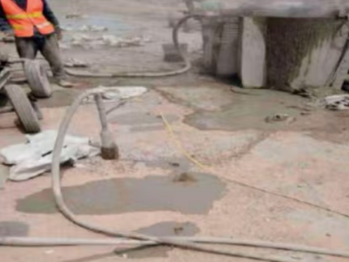 江陵水泥混凝土路面板底注浆技术 路面脱空注浆整治方案
